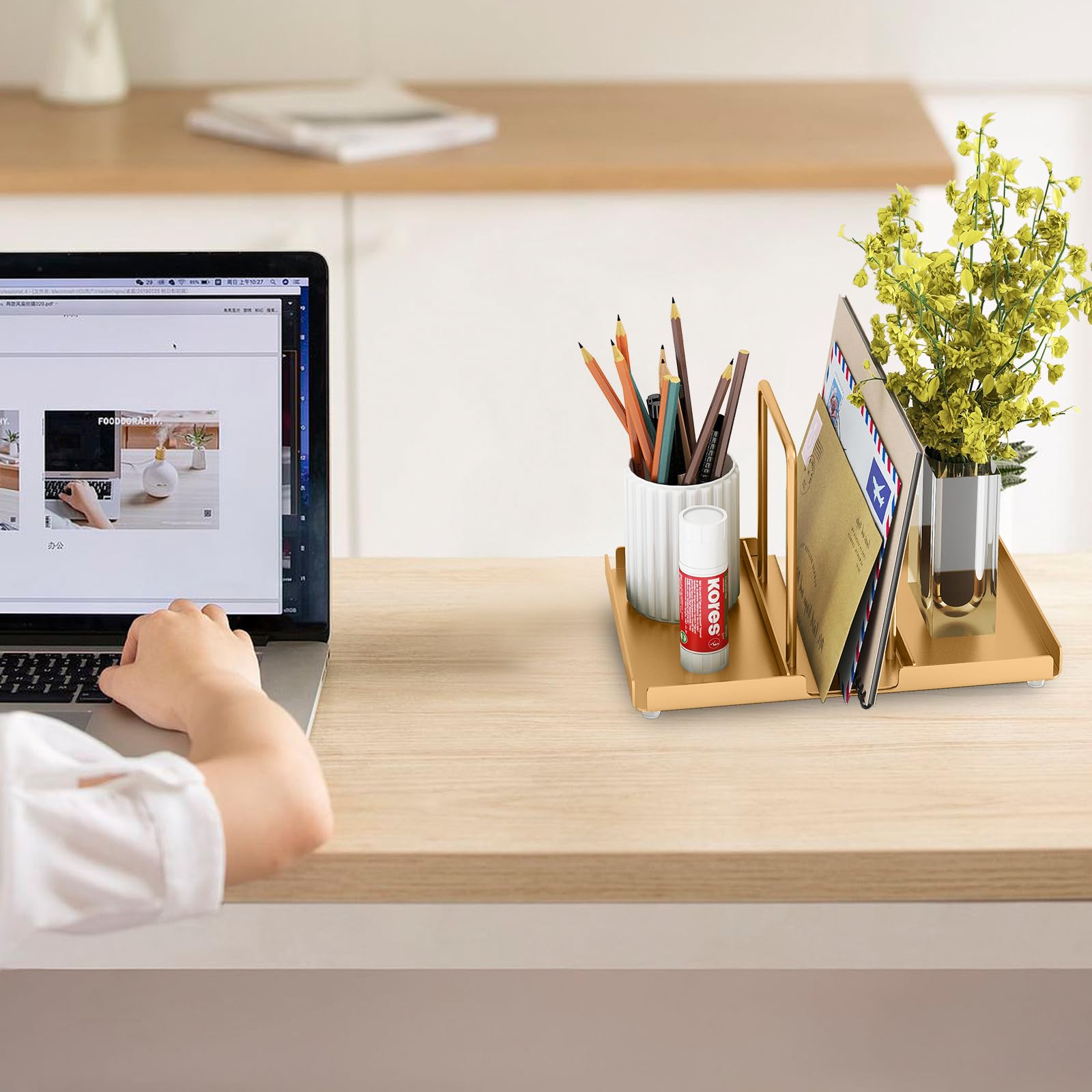Napkin Holder for Table, Metal Napkin Holder with Salt and Pepper Shakers Caddy, Standing Paper Napkin Storage for Kitchen Dining Table Decor, Black